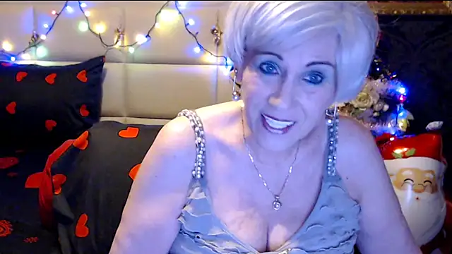 Snapshot of HappyWomanOn chatting on December 2024 10:38:02 AM HappyWomanOn online show from December 2024 10:38:02 AM