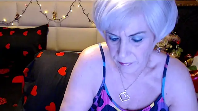 Snapshot of HappyWomanOn chatting on December 2024 07:21:01 PM HappyWomanOn online show from December 2024 07:21:01 PM