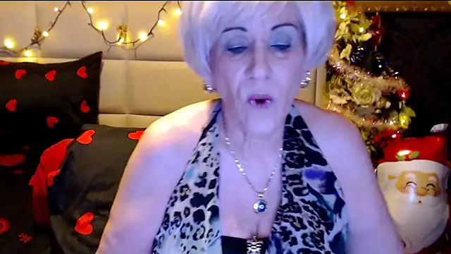 Snapshot of HappyWomanOn chatting on December 2024 07:09:02 PM HappyWomanOn online show from December 2024 07:09:02 PM