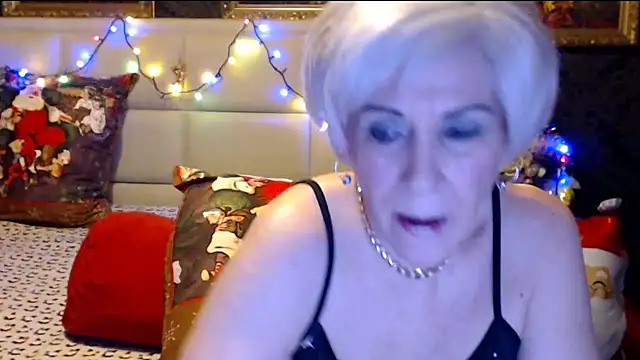 Snapshot of HappyWomanOn chatting on December 2024 11:11:02 AM HappyWomanOn online show from December 2024 11:11:02 AM