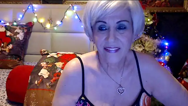 Snapshot of HappyWomanOn chatting on December 2024 07:43:01 PM HappyWomanOn online show from December 2024 07:43:01 PM