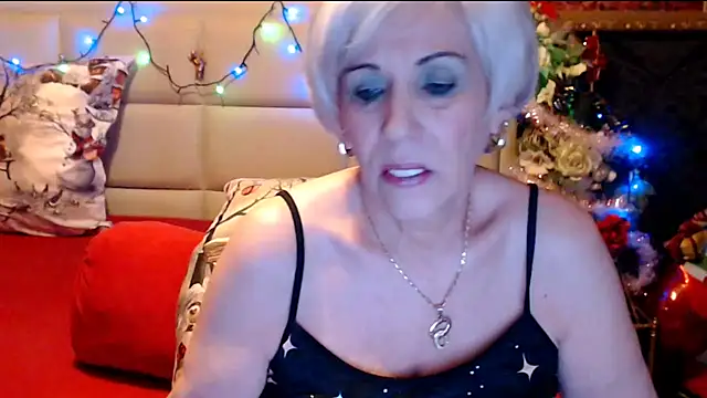 Snapshot of HappyWomanOn chatting on December 2024 07:11:01 PM HappyWomanOn online show from December 2024 07:11:01 PM