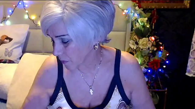 Snapshot of HappyWomanOn chatting on January 2025 10:28:01 AM HappyWomanOn online show from January 2025 10:28:01 AM