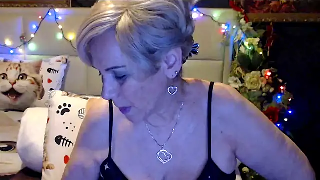 Snapshot of HappyWomanOn chatting on February 2025 10:34:01 PM HappyWomanOn online show from February 2025 10:34:01 PM