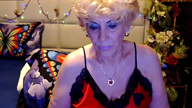Snapshot of HappyWomanOn chatting on October 2025 07:04:02 PM HappyWomanOn online show from October 2025 07:04:02 PM