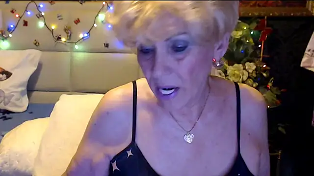 Snapshot of HappyWomanOn chatting on November 2025 07:47:02 PM HappyWomanOn online show from November 2025 07:47:02 PM