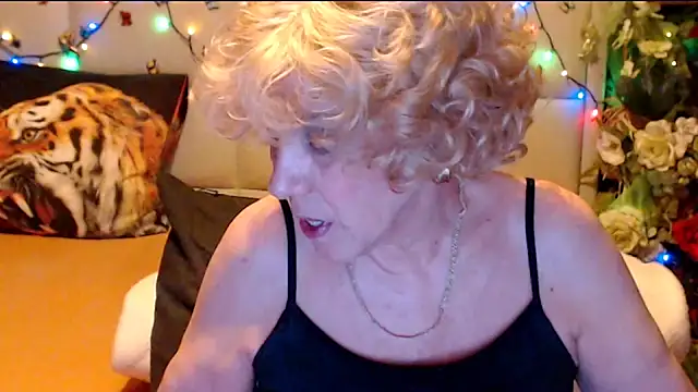 Snapshot of HappyWomanOn chatting on February 2026 09:25:02 AM HappyWomanOn online show from February 2026 09:25:02 AM