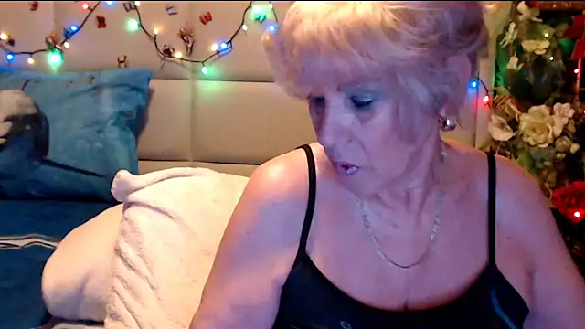 Snapshot of HappyWomanOn chatting on February 2026 11:21:01 AM HappyWomanOn online show from February 2026 11:21:01 AM