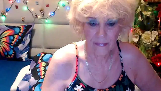 Snapshot of HappyWomanOn chatting on June 2026 06:39:01 PM HappyWomanOn online show from June 2026 06:39:01 PM