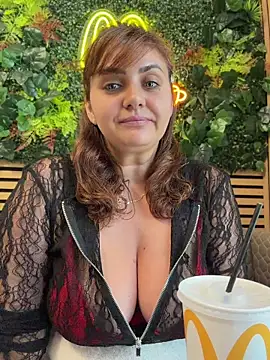 Snapshot of AnneKane chatting on June 2026 09:44:01 AM AnneKane online show from June 2026 09:44:01 AM