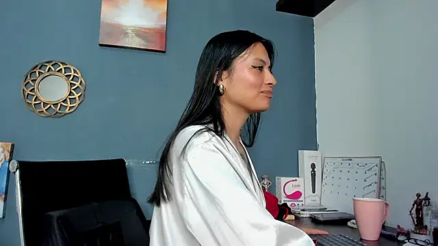 nia  white online show from December 2024 05:47:02 PM