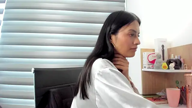 nia  white online show from February 2025 05:19:02 PM