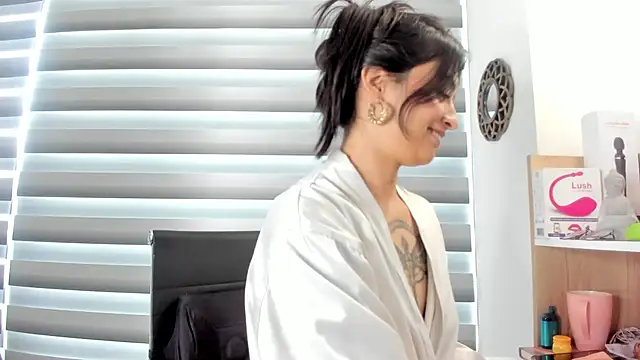 nia  white online show from March 2025 05:46:01 PM