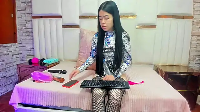 Snapshot of ArianaSmith69 chatting on February 2025 02:10:01 PM ArianaSmith69 online show from February 2025 02:10:01 PM