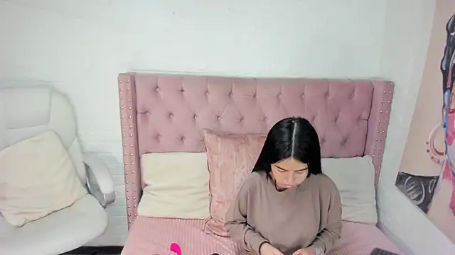 Snapshot of ArianaSmith69 chatting on February 2025 02:30:01 PM ArianaSmith69 online show from February 2025 02:30:01 PM