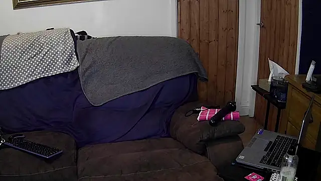 rob2810 online show from January 2026 09:17:02 PM