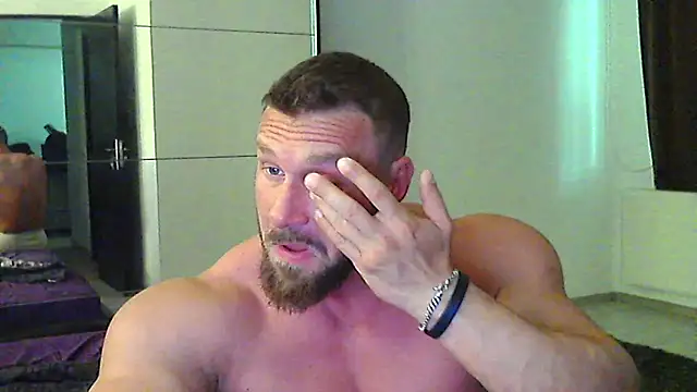 muscularkevin online show from May 2026 12:21:01 PM