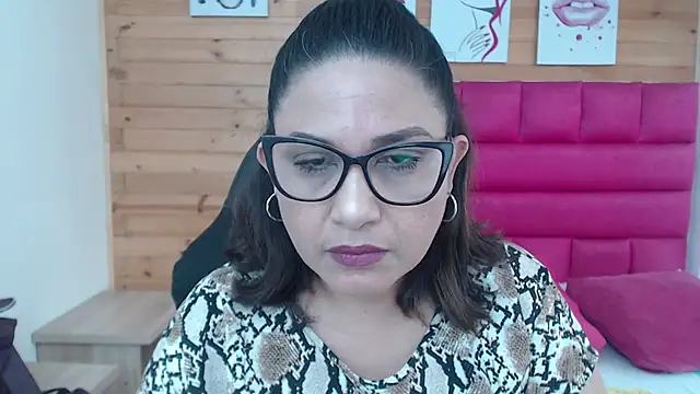 Snapshot of Katha_Marck chatting on December 2024 02:55:01 PM Katha Marck online show from December 2024 02:55:01 PM