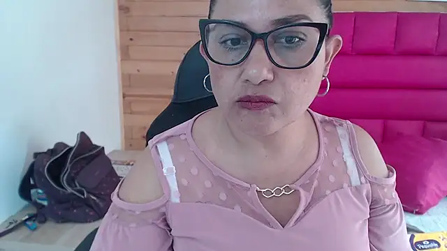 Snapshot of Katha_Marck chatting on January 2025 07:10:01 PM Katha Marck online show from January 2025 07:10:01 PM