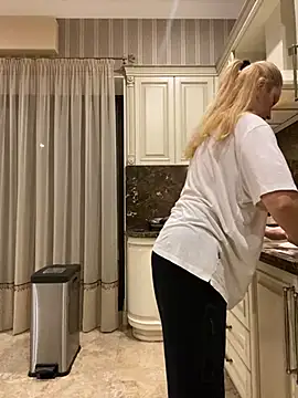Amazoniiaa online show from January 2025 07:37:01 PM