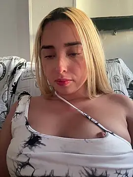 Snapshot of Irisweet_ chatting on February 2025 10:25:01 PM Irisweet online show from February 2025 10:25:01 PM