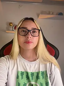 Snapshot of Irisweet_ chatting on March 2025 11:32:01 PM Irisweet online show from March 2025 11:32:01 PM