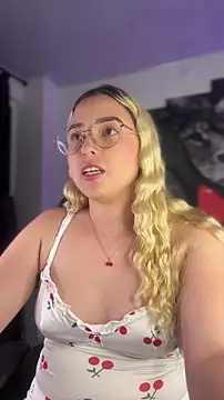 Snapshot of Irisweet_ chatting on October 2025 11:24:02 PM Irisweet online show from October 2025 11:24:02 PM