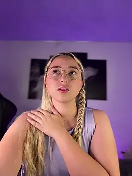 Snapshot of Irisweet_ chatting on November 2025 10:45:01 PM Irisweet online show from November 2025 10:45:01 PM