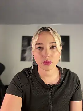 Snapshot of Irisweet_ chatting on December 2025 10:49:01 PM Irisweet online show from December 2025 10:49:01 PM