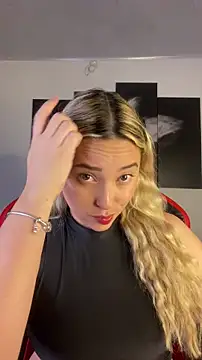 Snapshot of Irisweet_ chatting on December 2025 03:17:01 PM Irisweet online show from December 2025 03:17:01 PM