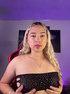 Snapshot of Irisweet_ chatting on December 2025 12:09:01 PM Irisweet online show from December 2025 12:09:01 PM