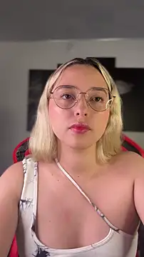 Snapshot of Irisweet_ chatting on December 2025 10:27:01 PM Irisweet online show from December 2025 10:27:01 PM