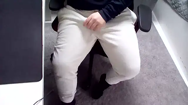 Snapshot of Luishorny19 chatting on December 2024 12:23:02 PM Luishorny19 online show from December 2024 12:23:02 PM