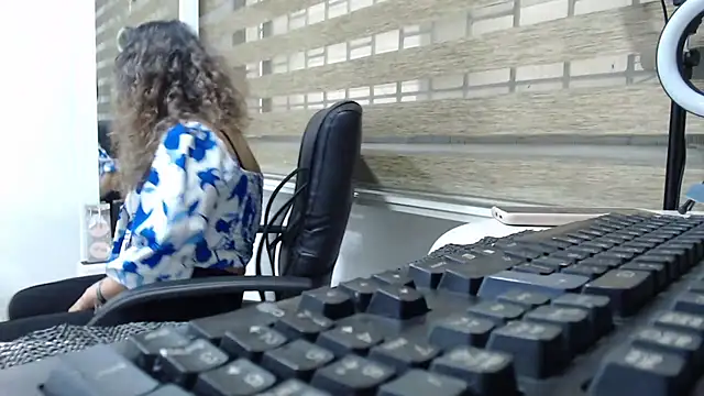 Snapshot of jesy_hot chatting on September 2025 10:00:01 PM jesy hot online show from September 2025 10:00:01 PM