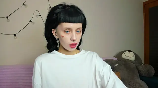 FlowerOfSin2001 online show from September 2025 12:49:02 PM