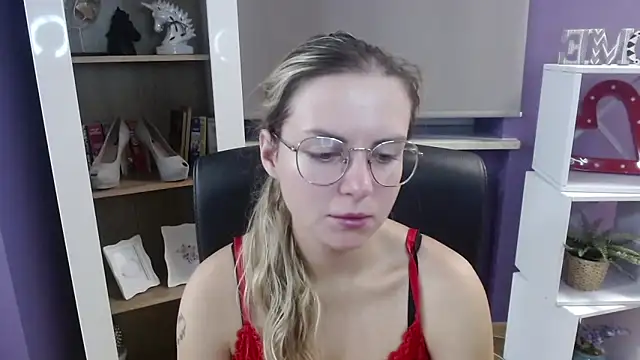 Snapshot of Zoey_Erotic chatting on September 2025 04:25:01 AM Zoey Erotic online show from September 2025 04:25:01 AM