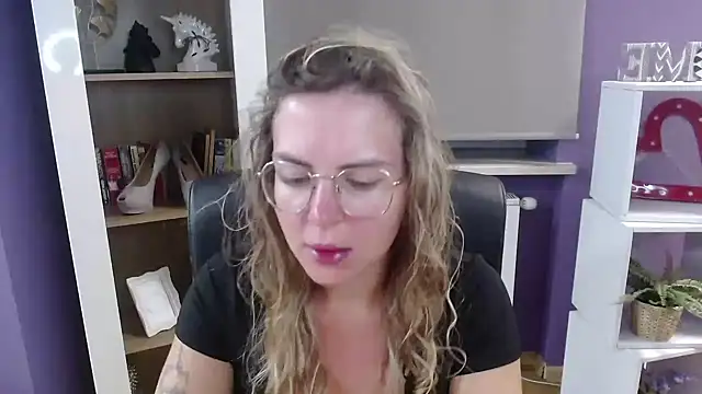 Snapshot of Zoey_Erotic chatting on September 2025 04:25:02 AM Zoey Erotic online show from September 2025 04:25:02 AM