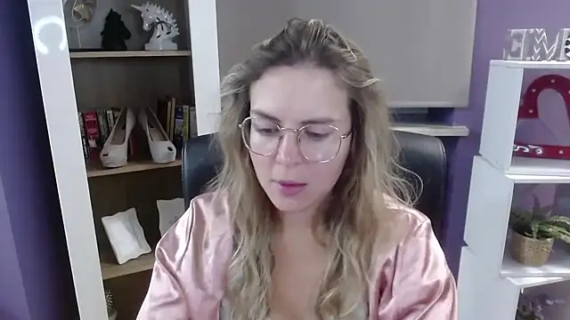 Zoey Erotic online show from September 2025 04:27:02 AM