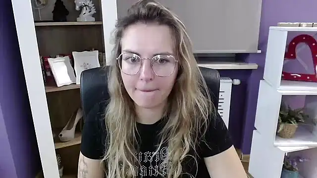 Zoey Erotic online show from October 2025 04:32:02 AM