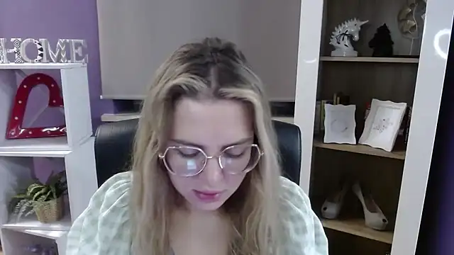 Zoey Erotic online show from November 2025 05:31:01 AM