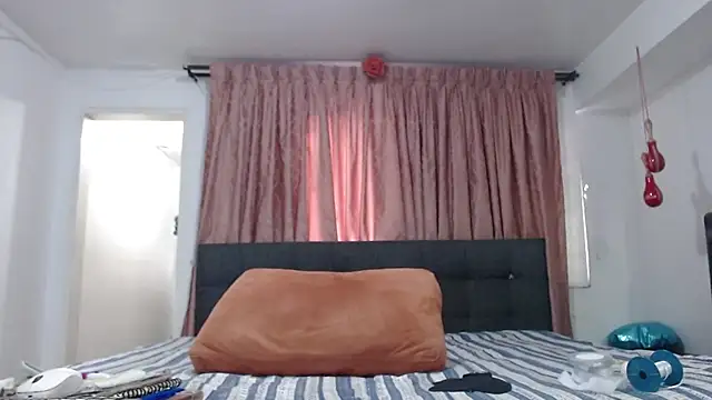 linapalacios online show from July 2026 10:28:02 PM