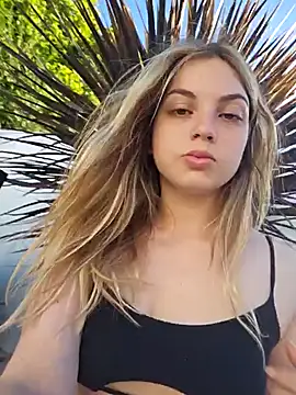 Snapshot of Elnonoykeila77 chatting on January 2026 09:18:02 PM Elnonoykeila77 online show from January 2026 09:18:02 PM