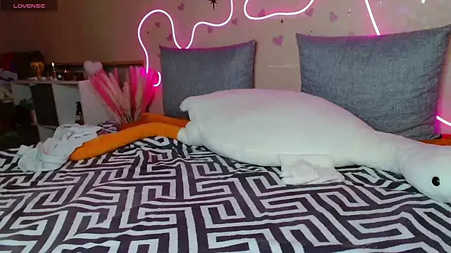 Snapshot of GoldenBaby chatting on December 2024 01:49:01 PM GoldenBaby online show from December 2024 01:49:01 PM