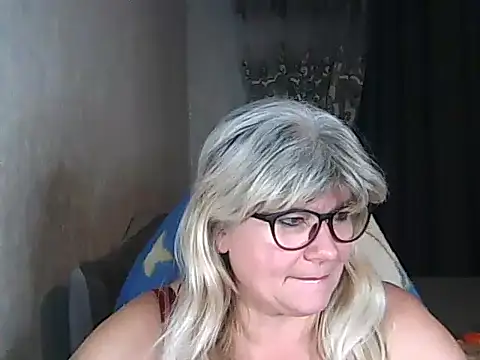 Snapshot of Diana_49 chatting on November 2025 06:53:01 PM Diana 49 online show from November 2025 06:53:01 PM