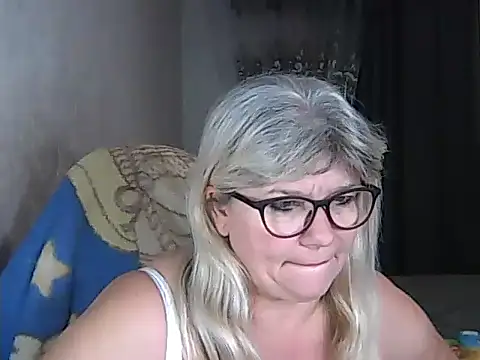 Snapshot of Diana_49 chatting on November 2025 10:47:02 AM Diana 49 online show from November 2025 10:47:02 AM