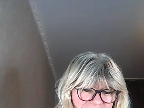 Snapshot of Diana_49 chatting on November 2025 12:21:01 AM Diana 49 online show from November 2025 12:21:01 AM