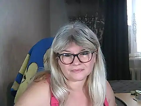 Snapshot of Diana_49 chatting on November 2025 09:42:02 AM Diana 49 online show from November 2025 09:42:02 AM