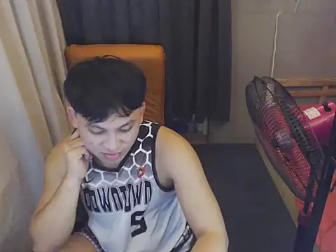 Snapshot of princeJayX chatting on May 2026 02:40:01 AM princeJayX online show from May 2026 02:40:01 AM