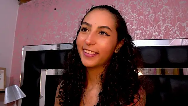 Snapshot of agatha_collins_ chatting on January 2025 07:16:02 PM agatha collins online show from January 2025 07:16:02 PM