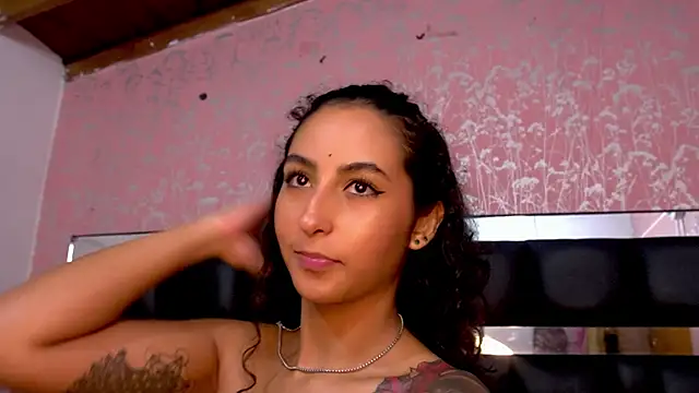 Snapshot of agatha_collins_ chatting on January 2025 01:21:02 AM agatha collins online show from January 2025 01:21:02 AM
